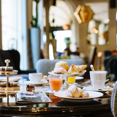 The Westin Excelsior, Szálloda 5*