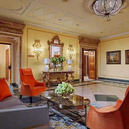 The Westin Excelsior, Szálloda 5*