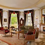 The Westin Excelsior, 酒店